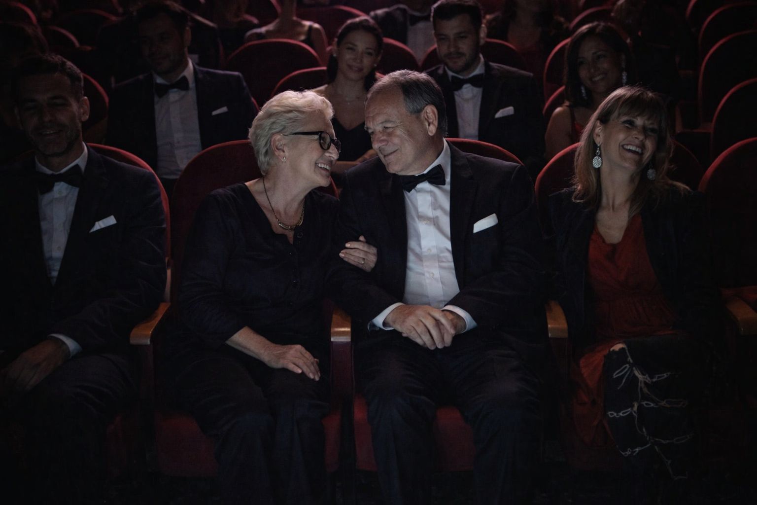 Från tyst publik till första raden: Så maxar du musiklivet efter 55 med smarta pensionärsrabatter